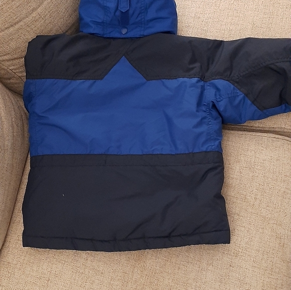 COLUMBIA SPORWEAR COMPANY BOYS COAT.SZ::3T HOODIE DETACHABLE. VERY NICE. VERY GO - Picture 2 of 7